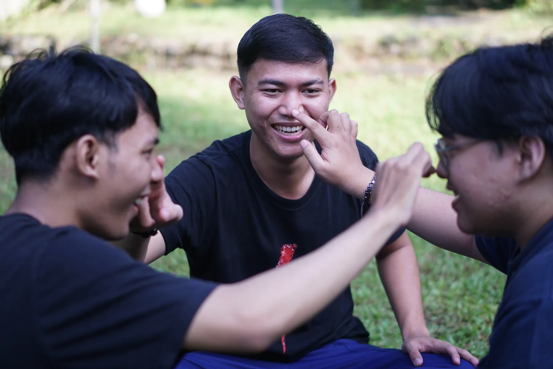 Anggota HMTE berinteraksi dalam kegiatan kebersamaan